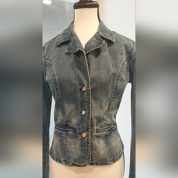 Classic Blue Denim Jacket for Women - Picture 2 of 7